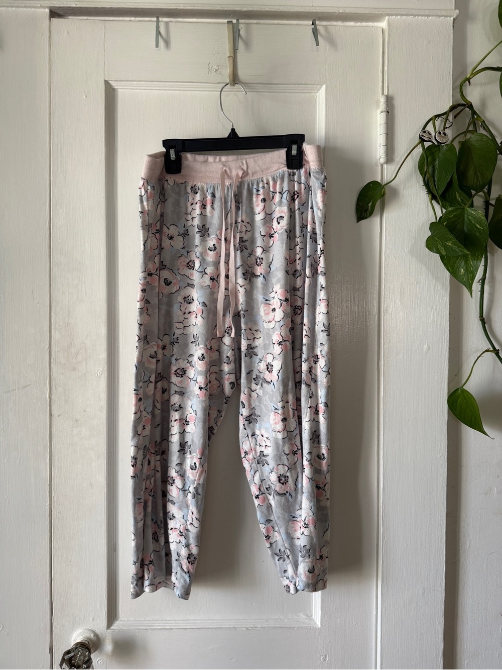 Light Gray Floral Lounge Pants with Pink Accents size L